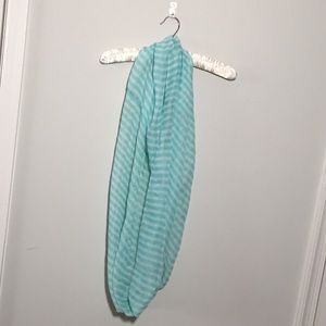 Light and airy scarf